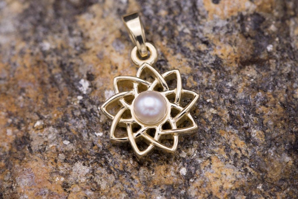 Pendant with Akoya pearl
