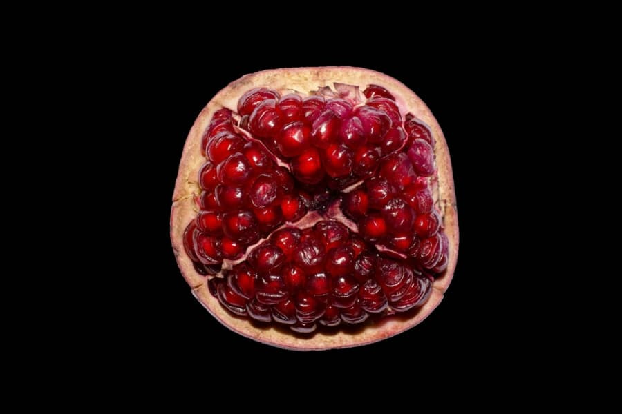 pomegranate seeds - garnet symbolism and legends