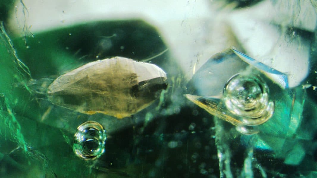 emerald enhancements - bubble in liquid